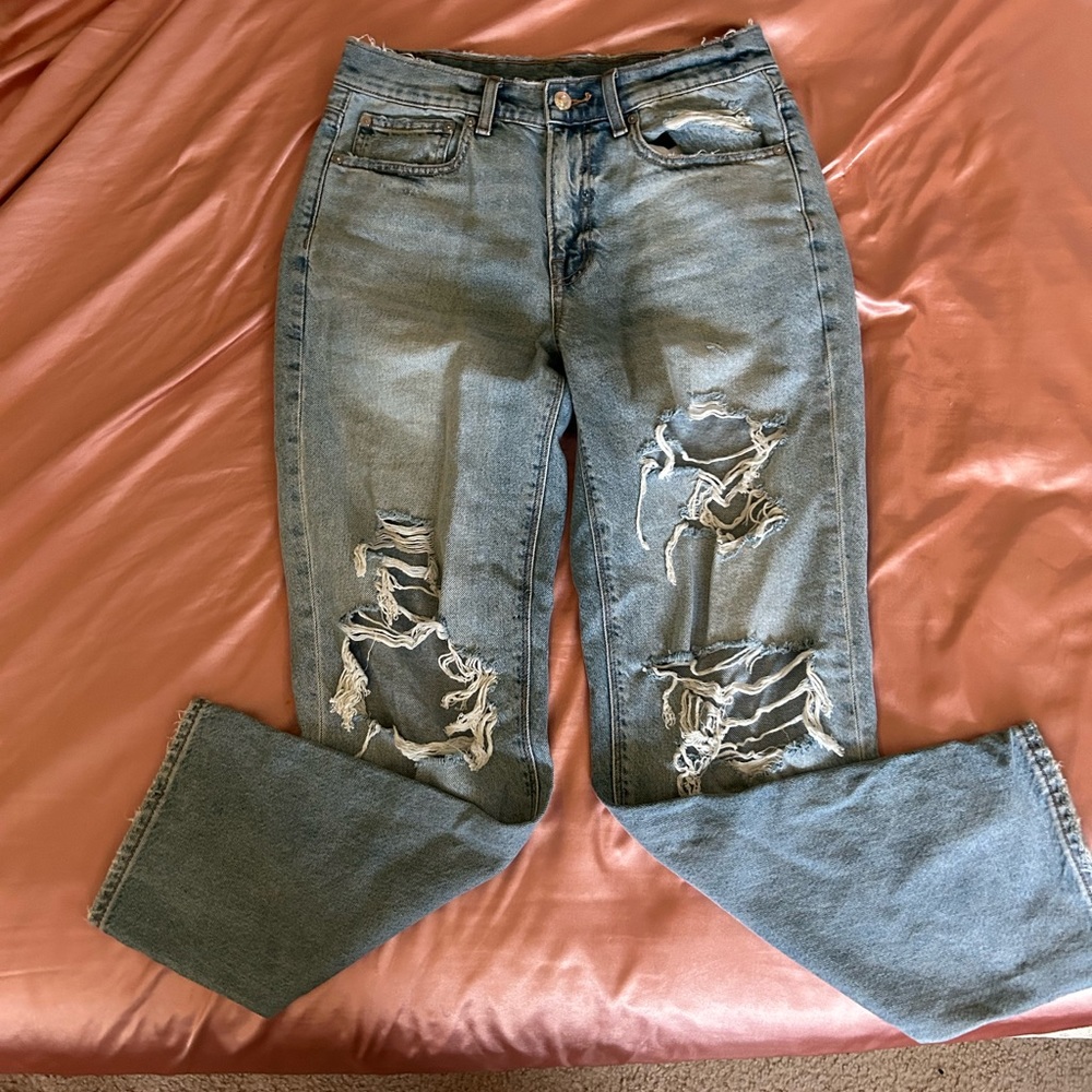 American Eagle Ripped '90s Straight Jean